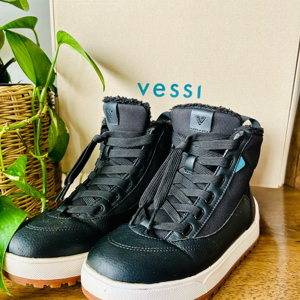 VESSI WATERPROOF - WOMENS ALTA HIGH TOP SNEAKER SZ: W05 in “ASPHALT BLACK” ☔️ 🥾
